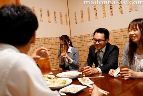 【水戸かな】職場の地味な人妻とゴム無し不倫