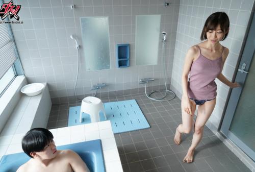 幼い頃、一緒にお風呂に入っていた叔母さんと再び入浴…嬉し恥ずかし甥っ子バスタイム。 黒川すみれ
