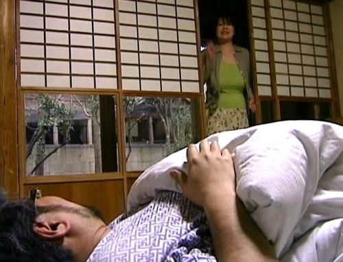 母の乱れた裸身 祖父の竿をしゃぶる母/父にあそこを舐められている母/自分であそこをこすっている母/祖父に犯●れてしまった母