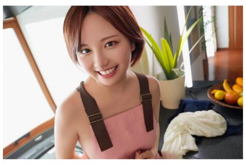 【天月あず】『 お帰りなさい♡』帰ってきた僕を裸エプロン姿で迎えてくれる身体がエロすぎなお姉さん！
