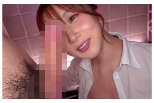 【女上司の誘惑】長身美脚の女上司に淫語とパンスト足コキで支配され上から目線で痴女られるボク！~大槻ひびき~