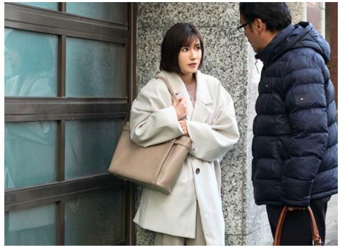 《奥田咲》パパ活で知り合ったクズ男に媚薬を求めてチンポをむしゃぶり喰らう不埒な熟母！