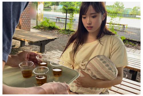 【産後処女ママ】無垢で汚れを知らない赤ん坊をのせ幸せそうに歩くベビーカー妻に媚薬を盛って汗だくで倒れ込むママを犯す！