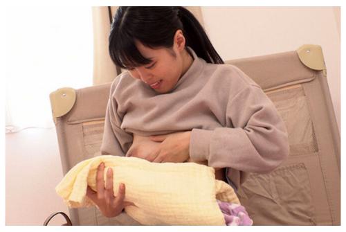 【母乳ママ】母乳が促進されると偽り興奮剤入りたんぽぽ茶を試飲して発狂イキする早漏ママたち！