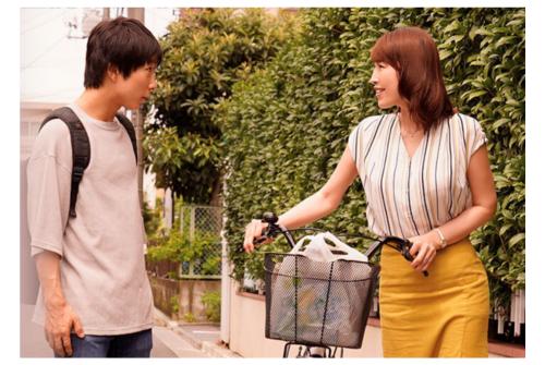 【パートタイム不倫】真面目だけど不器用で欲望に真っすぐな年下のバイト君にイキ溺れる四十路の美人妻！~葉月保奈美~