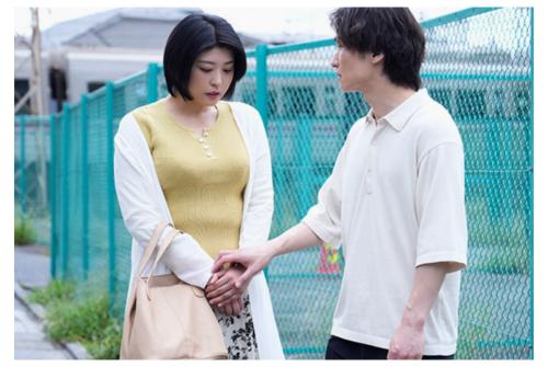 【友達の母親】『たまらないよッ‥おばさん‥』息子には内緒で息子の友達とセックスしてしまう淫乱巨乳母！~赤井美希~