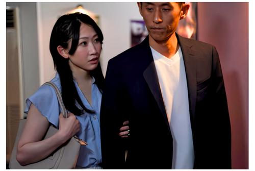 《水戸かな》『恥ずかしいッ‥』野蛮な男たちが巣食うポルノ映画館へ愛する妻を連れて行き他人に寝取られる姿に興奮する鬼畜夫！