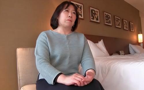 《完熟オバサン×ハメ撮り》年甲斐もなく他人棒でイキ果てる好色おばさんの浮気性交！