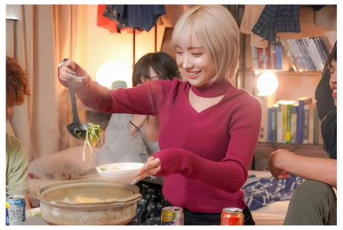 《春陽モカ》無自覚なのか意図的なのか！友達の彼女の無防備な姿に理性を失いアソコが勝手にフル勃起するボク！