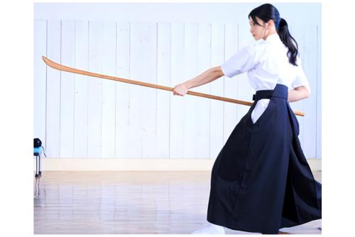 【本庄鈴】凛とした美しき薙刀剣士がぎこちないピストンに何度もイカされる童貞喪失セックス！