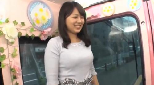 学校帰りの女子大生をナンパしてマジックミラーに！今履いてるパンティーを売ってもらう交渉からスタート！ｗ