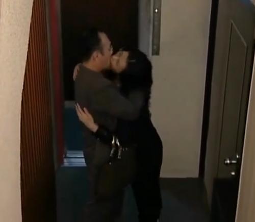 旦那とはご無沙汰な人妻熟女が不倫しまくってラブホ通い！！ｗ男と女の性器が一つになるのが好きみたいｗ