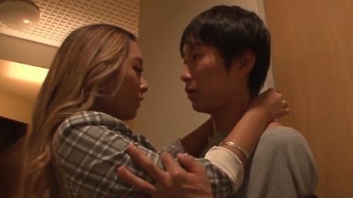 隣のGALは彼氏と別れて欲求不満！ｗ淫乱痴女はち〇ぽが欲しくてほしくてたまらないｗ
