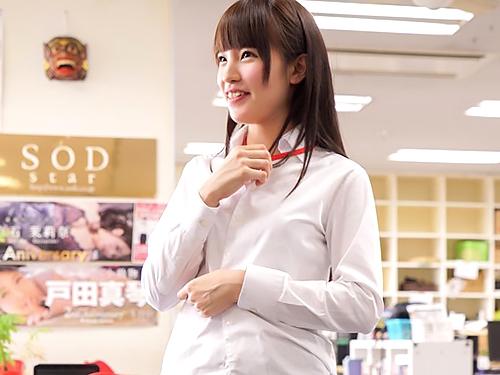 SOD羞恥OL健康診断。エロい巨乳ボディに男性社員が注目。公衆の面前で脱がされておっぱいをイジられハメられちゃう卑猥診察