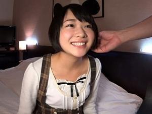 合法ロリ18歳純情娘と濃厚SEX！クンニしてピンクに染まるパイパンマンコはおじさんの涎と愛液でベトベトに穢れましたｗ