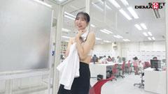 社内で業務中の女子新入社員に突撃・野球拳！総務部渡部花