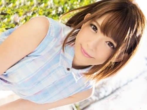 【麻里梨夏】声をかけてきた可愛すぎる美少女に「我慢できたら生で挿れていいよ」フル勃起してしまった肉棒を咥えられ。。。