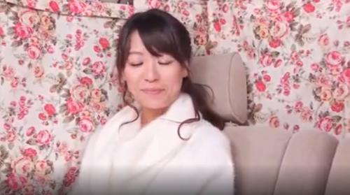 【企画】車の中で他人棒に犯されて中だしまでされちゃった人妻さん