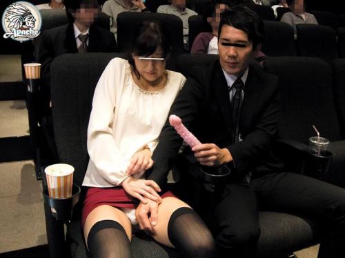 【企画】映画館の中で媚薬とバイブを使って痴漢男に何度もイカされてしまう女の子