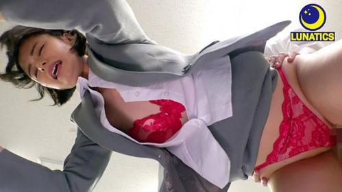 【月乃ルナ】美人OLさんが夜の仕事場で部下の男性社員と激しくセックスしちゃってるよ