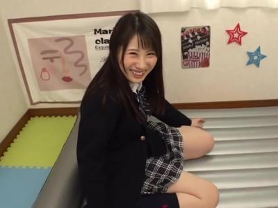 容姿端麗な女子高生とマットで中出しセックス。風俗嬢顔負けのソープ体験でローションまみれの濃厚プレイ