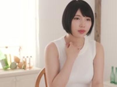エッチなグラドル娘がセクシー女優に転身。スケベな姿が見れちゃいます