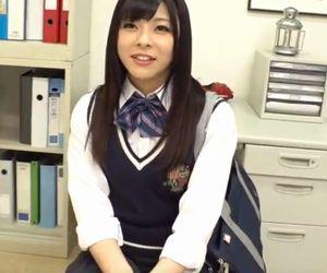 美しい高校生とセックス。制服着たままパンツだけ脱いでチンポ挿入してピストンしちゃった