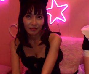 普通の女子大生をホテルに連れ込んでセックス。低身長かつ巨乳な美少女が気持ちよくなっちゃう