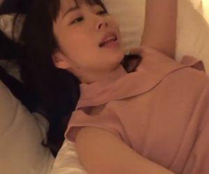 経験人数200人の肉食系美女をナンパしてセックス。激しい手マンで気持ちよくなって潮吹きしちゃう