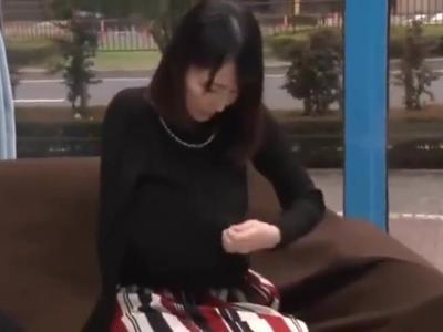 『旦那がいるのに…』セクハラマッサージで気持ちよくなって断れずに不倫しちゃう人妻