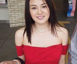 セクシーな人妻が旦那の希望でAVデビュー！オフィスで男優に追いかけられて即ハメセックスしちゃう