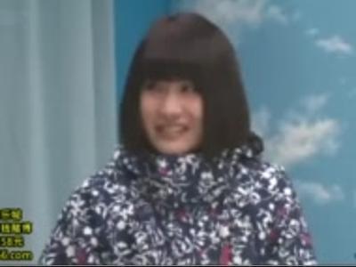 美しい女子大生が男友達との素股。クリを刺激されて興奮して生ちんぽを受け入れちゃう