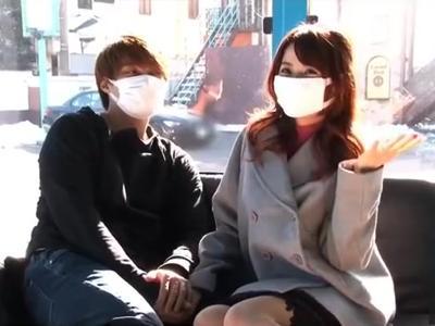 美人な人妻をナンパして車の中で不倫。旦那のことは忘れて気持ち良くなる