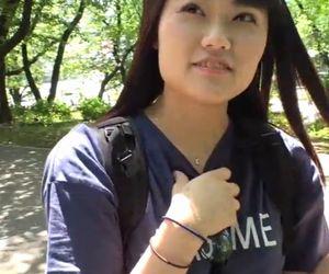 スケベな乳輪の巨乳女子大生がお金のためにAV応募してセックスしちゃう。オイルを塗られた爆裂おっぱいがテカテカで揺れまくる