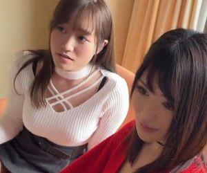 巨乳な2人の美女をホテルに連れ込んで乱交。2人ならんでソファーでクンニされてよがりまくり