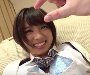 親が外出中に女子高生の妹とハメ撮り。糸を引くくらい濡れ濡れになって感じちゃう