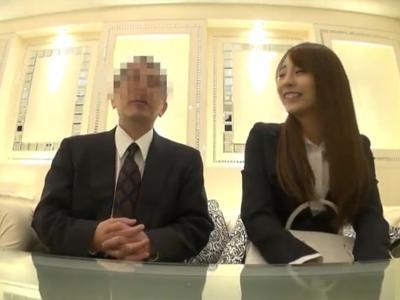 『SEXしちゃいます？』賞金目当てに会社の上司とSEXしちゃった容姿端麗なOL　たどたどしい二人が最高にエロイ
