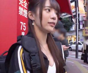 【XVIDEOS】宅配のバイトをしている女の子にローター仕込んでそのまま客の元に行かせた。興奮して火照った体でSEXしちゃう