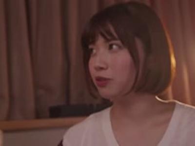 『もう我慢できません』恋人のいるエロそうな女の子をホテルに連れ込んで浮気　大好きな彼には秘密で気持ちよくさせられてる