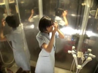 『入ってるよ～』スケベそうな女学生とのスマタ中に事故ってゴム無しで挿入　そのままピストンして逃げれなくする
