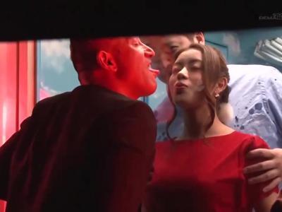 二十歳を迎えてテンション上がった美形な美少女がハメを外す　酒も回って気分も体も開放的になってる
