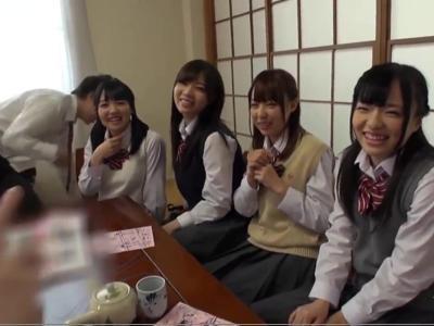 『声聞こえちゃうよ』修学旅行中に素敵なJKと乱交　エッチな思い出作りをする思春期の男女