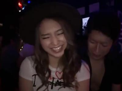 『他のお客さんいるんですよ』イケイケな激カワな店員が公開SEX　常連さんにエッチな姿を見られながら感じちゃう