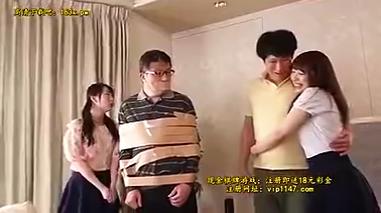美人姉妹がビッチ女に変身お風呂でダブルフェラ