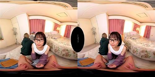 『美乳』私は大学生でカテキョをしている、私は彼女のシャツの薄さに目をやり、そして彼女の薄いタイツのつま先が私にぶつかっていることに気づいた、我に返った私は、妙に思わせぶりなその女の子が！