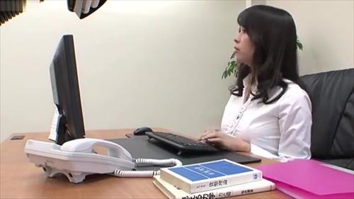 子、大きな乳を持つ富裕な女社長と元不良妻が互いの蜜穴を舐め合う。