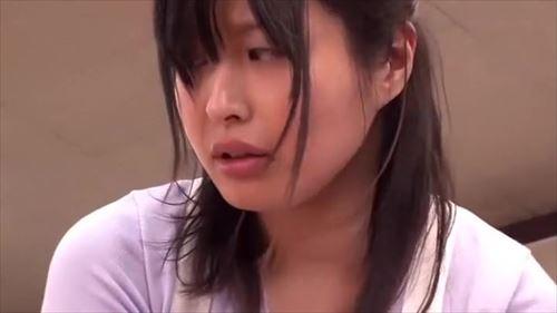 妻は男の誘惑に耐えかねて、久しぶりに見た性器に魅了され、仕事に集中できなくなった.