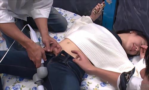 『潮吹き』彼女たちは腰をくねらせ潮を吹く！潮吹き！潮吹き！太くて大きなチンポを挿入されると、「彼氏の1000倍気持ちいい！痙攣しながらイク∞！