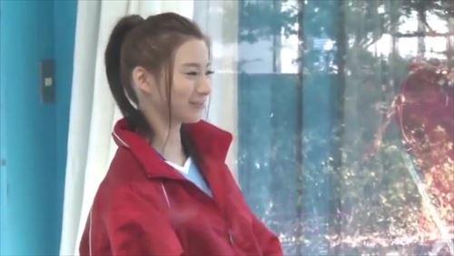 学生服を着た女性がバイブで卑猥的に刺激を受け、生で挿入され中出しされた