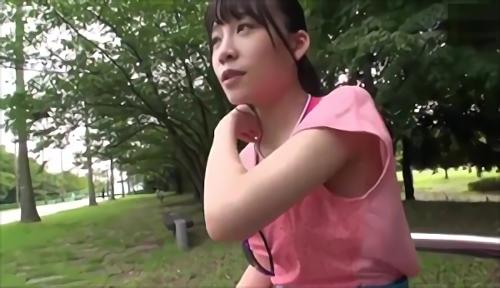 『スレンダー』［タレントを目指す21歳の美少女ジョガーが、それを知ってAVをリリース！ザーメンを大量に噴射して絶頂を迎える！タレントになるのが夢！